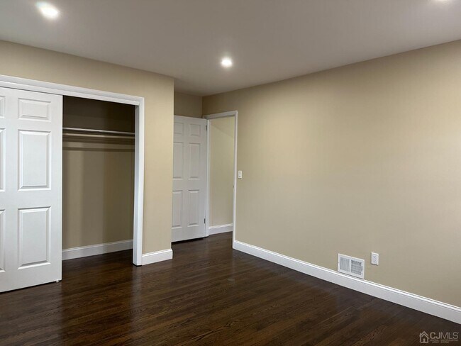 Building Photo - 145 Main St