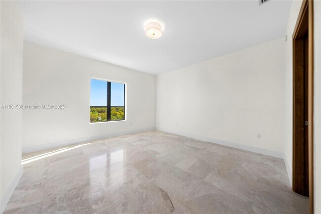 Building Photo - 701 Valencia Ave