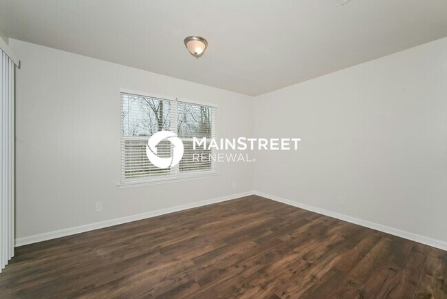 Building Photo - 4 Bedroom Pet-Friendly Home in KNOXVILLE, TN with Main Street Renewal