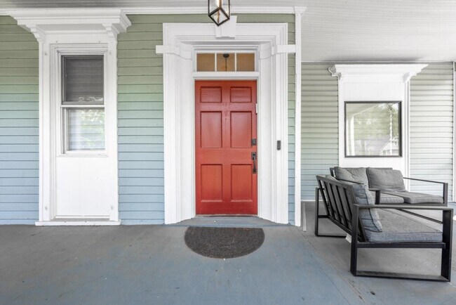 Building Photo - 139 W 4th Ave