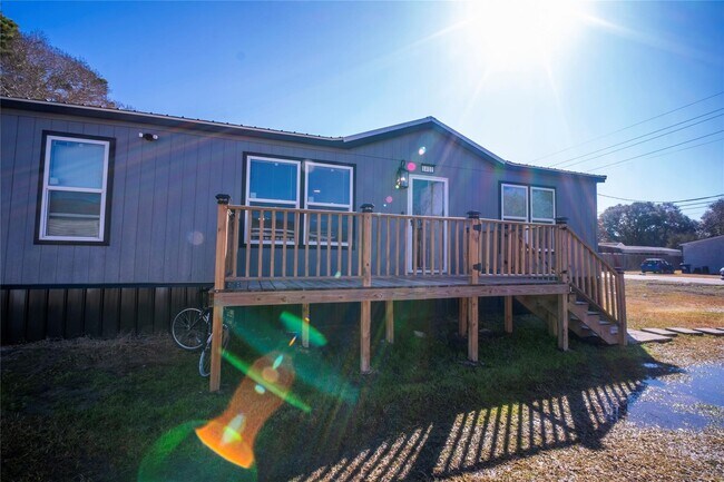 Building Photo - 5402 Five Oaks Dr