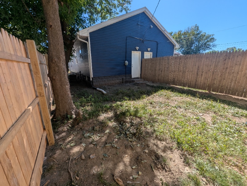 Building Photo - 572 Trowbridge St