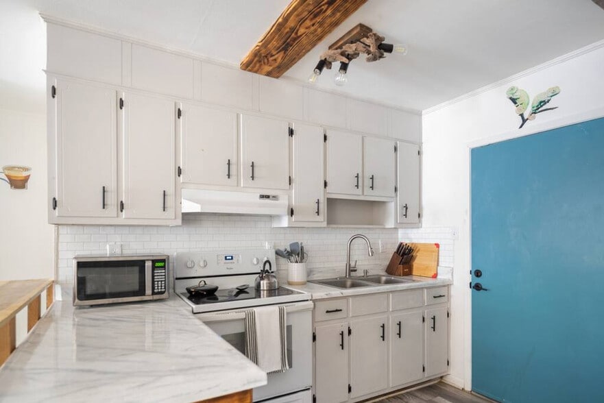 Building Photo - 2001 N 61st Ave