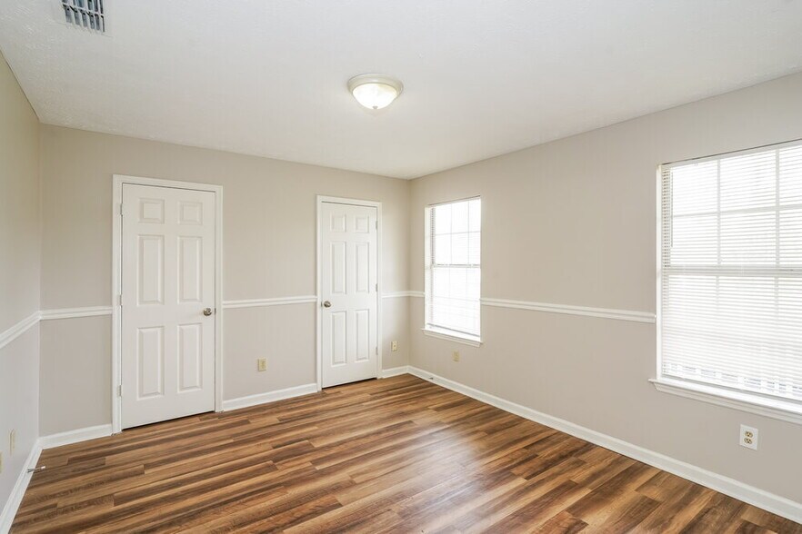 Building Photo - 315 Pine Ridge Ln