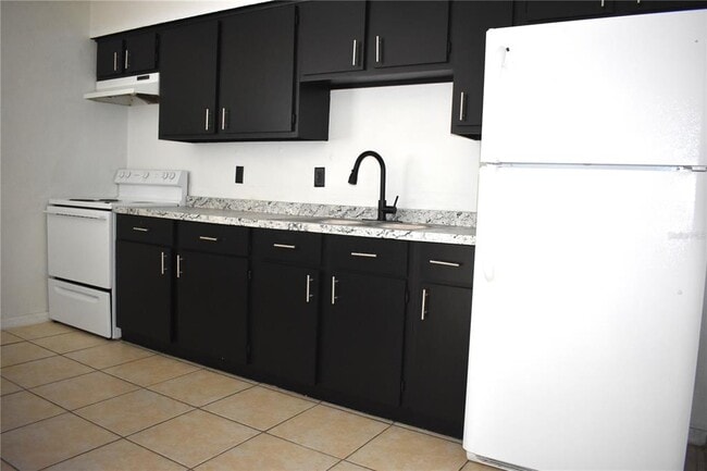 Building Photo - 912 Pine Ave