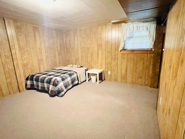 Building Photo - 4006 S Crestview Dr NW