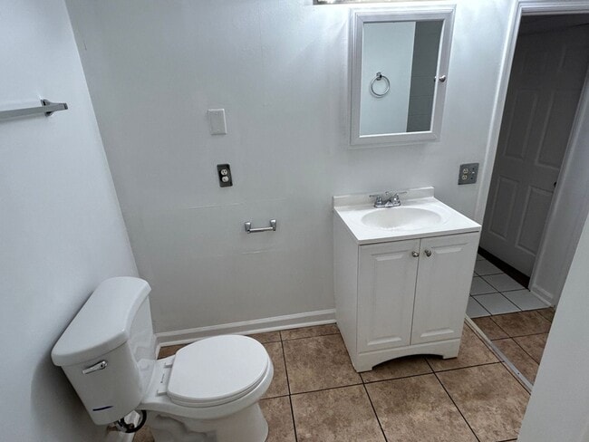 Building Photo - 4762 Trenton Dr