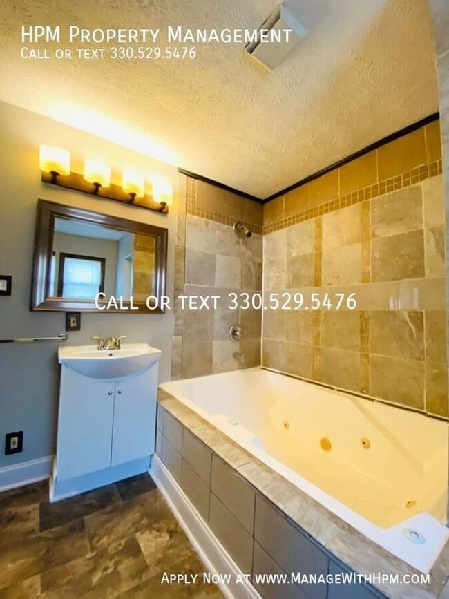 Building Photo - 1421 Piper Ct NW