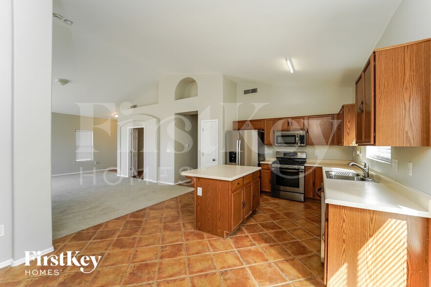 Building Photo - 5705 W Cortaro Crossing Dr