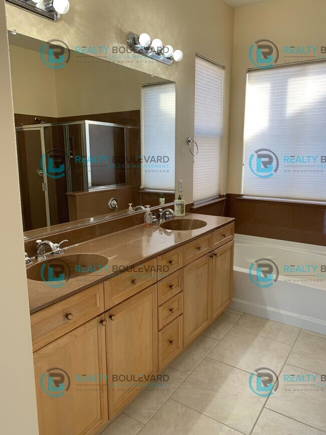 Building Photo - Beautiful 3 Bedroom, 2Bath, 3 Car Garage home in South Reno With Large Back Yard and Hot Tub!