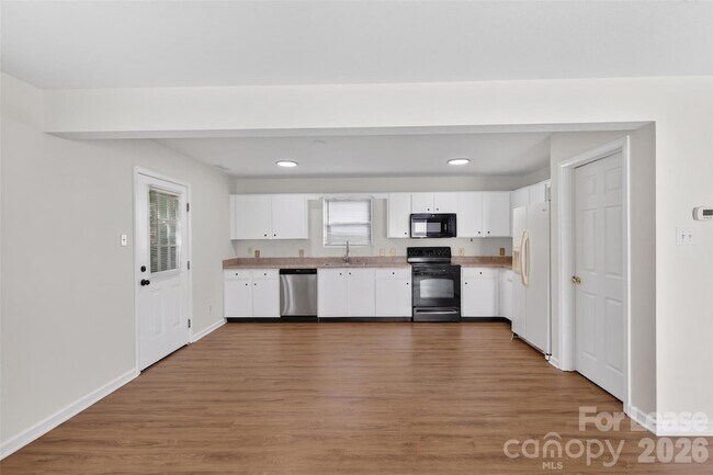 Building Photo - 458 Settlers Ridge Dr