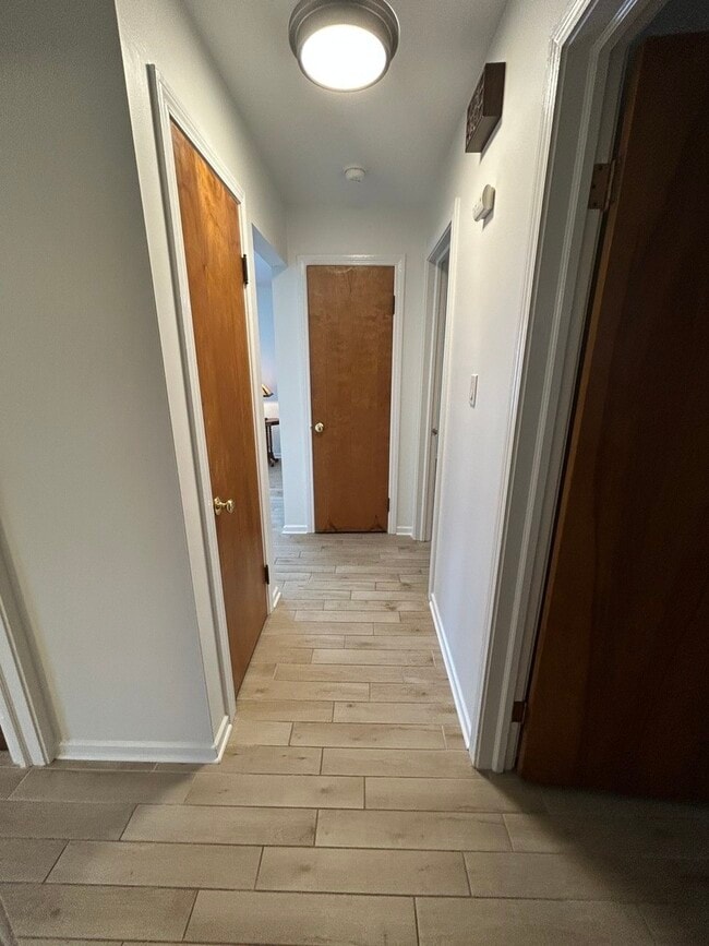 Building Photo - 946 E Grant Dr