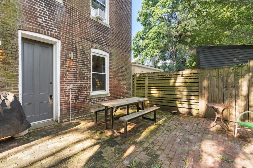 Building Photo - 717 Lampton St