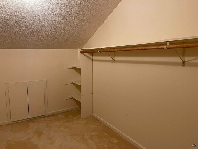 Building Photo - 104 Williamsburg Ave