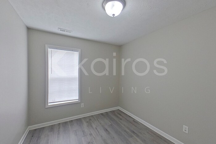 Building Photo - 150 Chapel Hill Dr