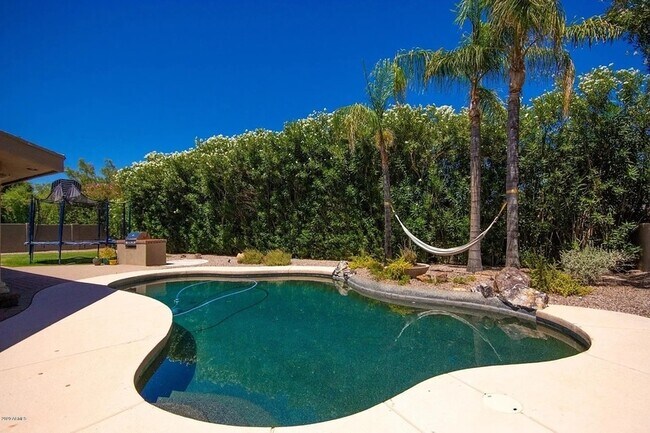 Building Photo - 8070 E Vía Bonita