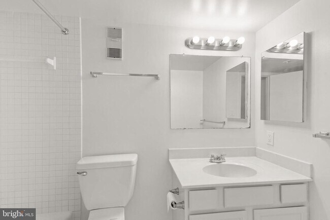 Building Photo - 3709 S George Mason Dr