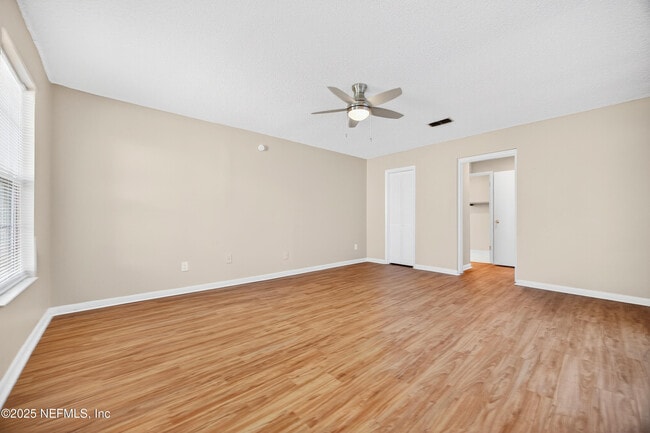 Building Photo - 9727 Viceroy Dr E