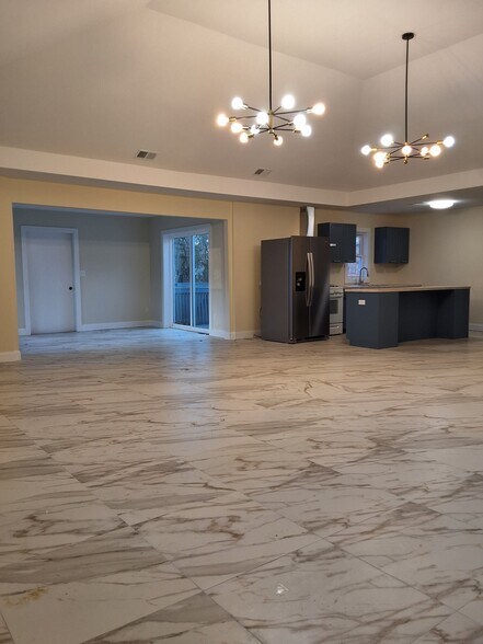 Building Photo - 255 Cassville Rd