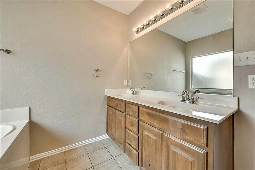 Master Bathroom - 2716 Twinflower Dr