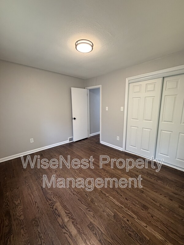 Building Photo - 2725 N 47th Terrace