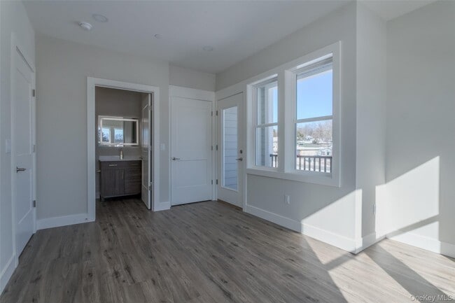 Building Photo - 124 S Main St