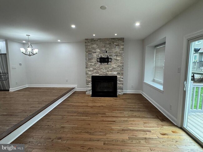 Building Photo - 4002 Franklin Ct