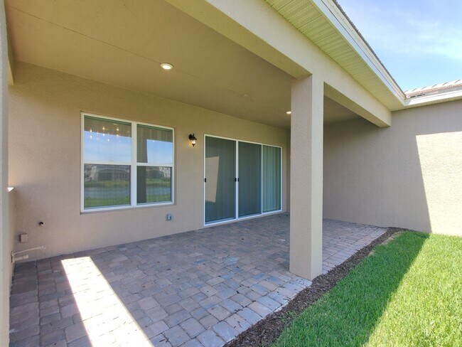 Building Photo - 32792 Tree of Life Ave