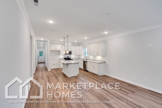 Building Photo - 3910 Standish Dr