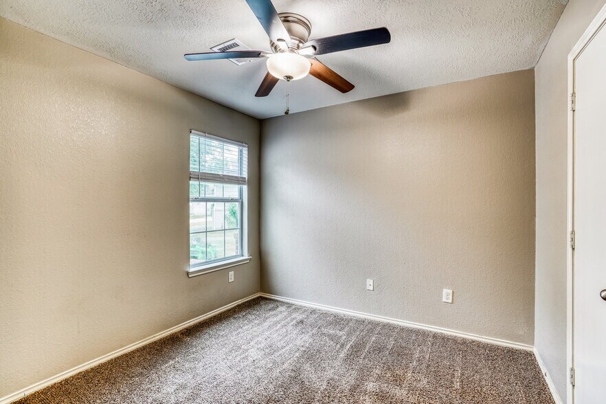 Building Photo - 20619 Tayman Oaks Dr