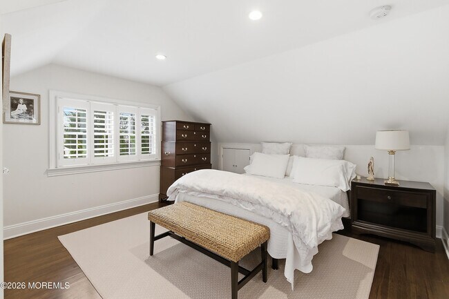 Building Photo - 96 Lakeshore Dr