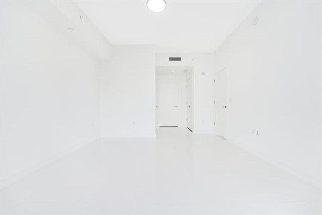 Building Photo - 851 NE 1st Ave