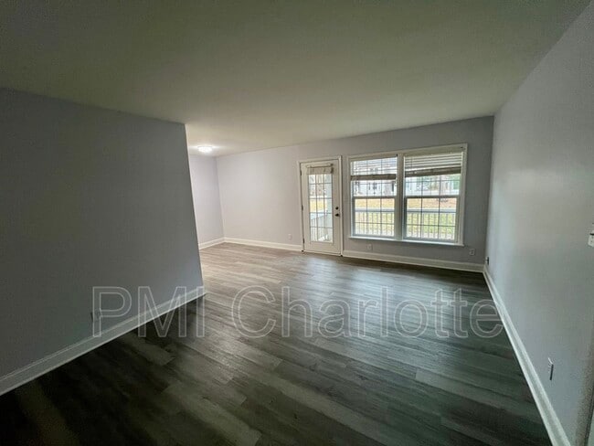 Building Photo - 831 McAlway Rd