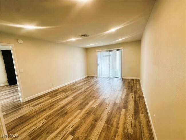 Building Photo - 4180 Blue Heron Ct