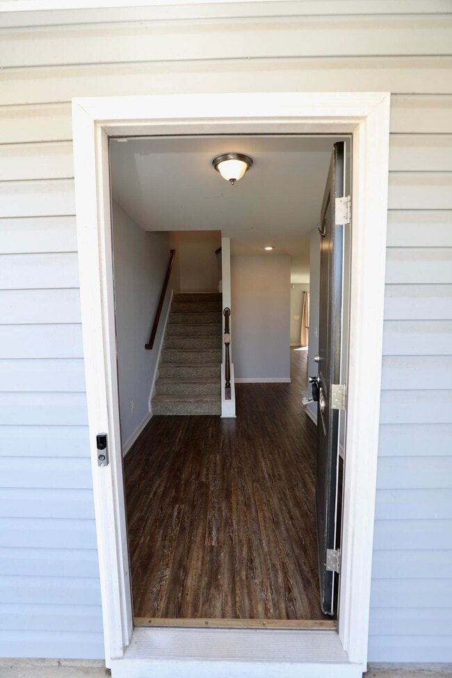 Building Photo - 1009 Providence Plantation Dr