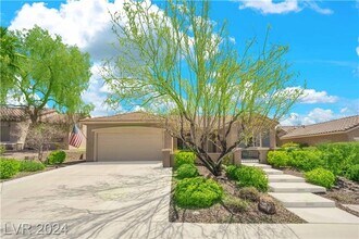 Building Photo - Timeless Sun City Anthem Home with Fenced ...