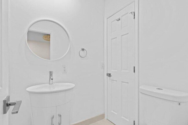 Building Photo - 391 SE 7th Ave