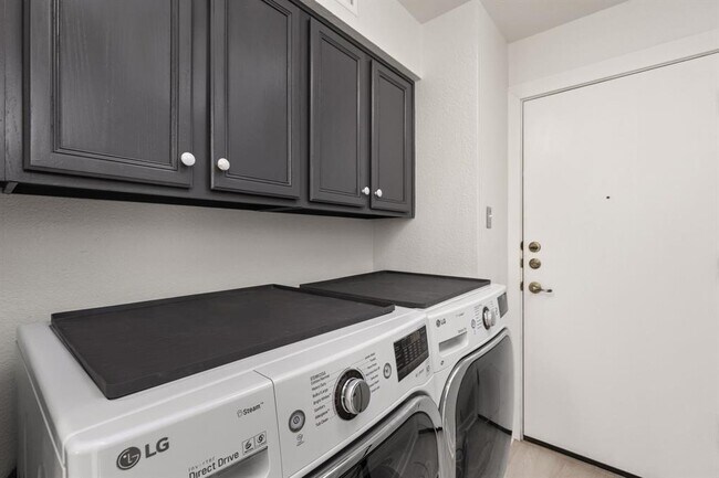 Building Photo - 8005 Willet Trail