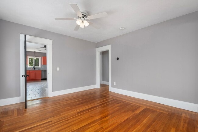 Building Photo - 84 Rochambeau Ave