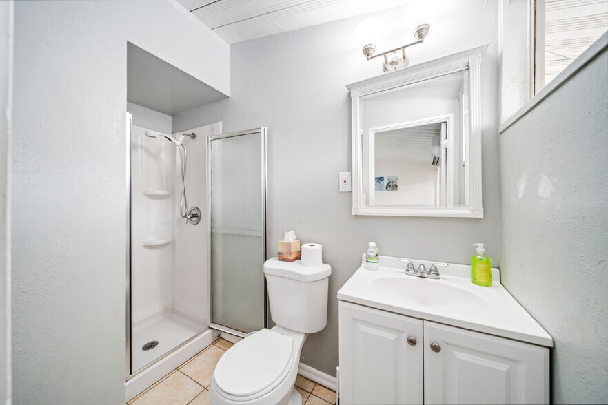 Private Bathroom-Room 5 - 45426 10th St W