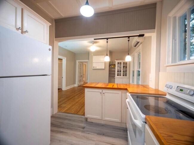 Building Photo - 414 Laurens St NW