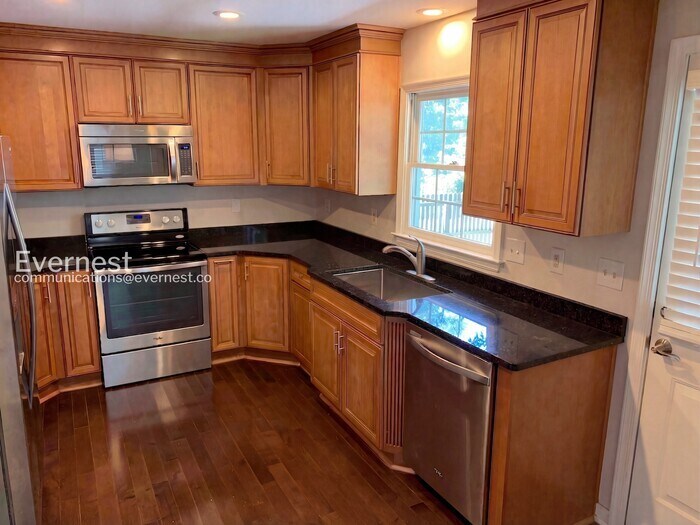 Building Photo - 2316 Horsley Dr