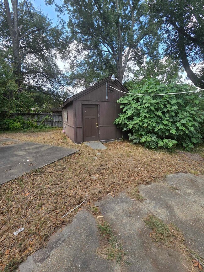 Building Photo - 3347 Clearbrook St
