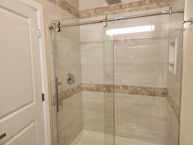 Building Photo - Bison Cove Unit E5 Available Now