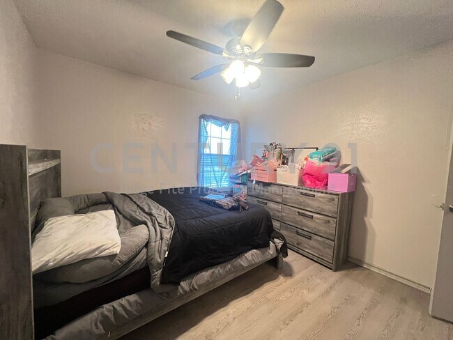 Building Photo - Spacious 2/1.5 Apartment in Denton Ready for Immediate Occupancy!