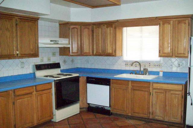 Building Photo - 1018 W 12th Pl