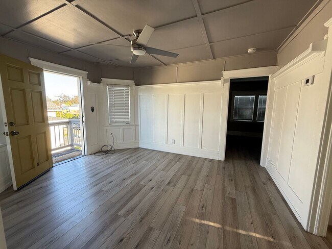 Building Photo - 720 44th St