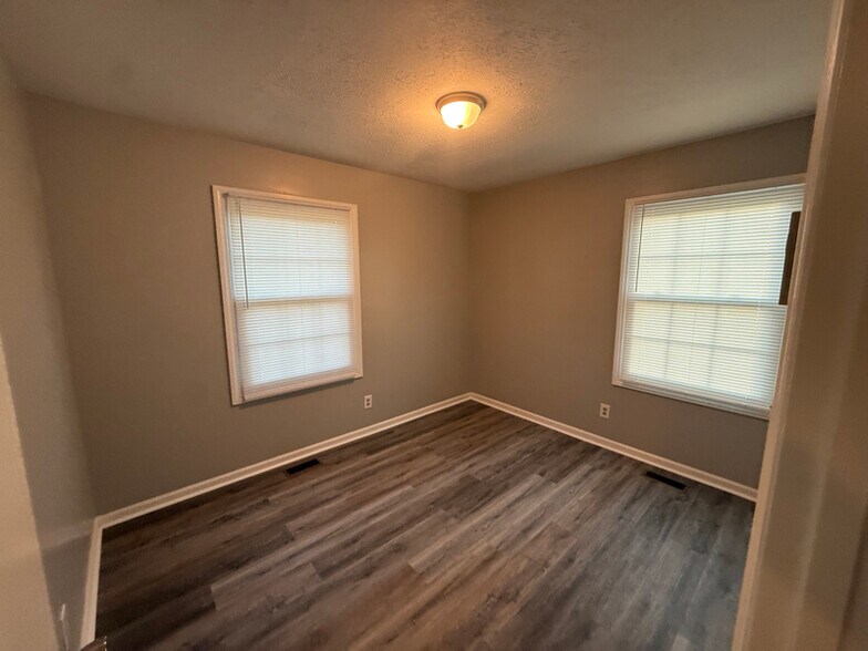 Building Photo - 103 Rose Dr