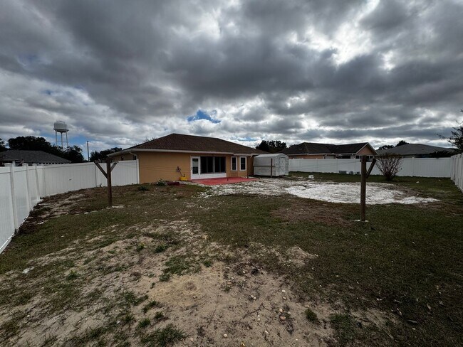Building Photo - 3-Bedroom Ocala Home, Fenced Yard & Sunroom