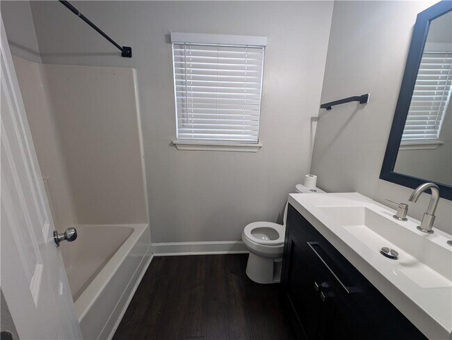 Building Photo - 155 Chesapeake Dr